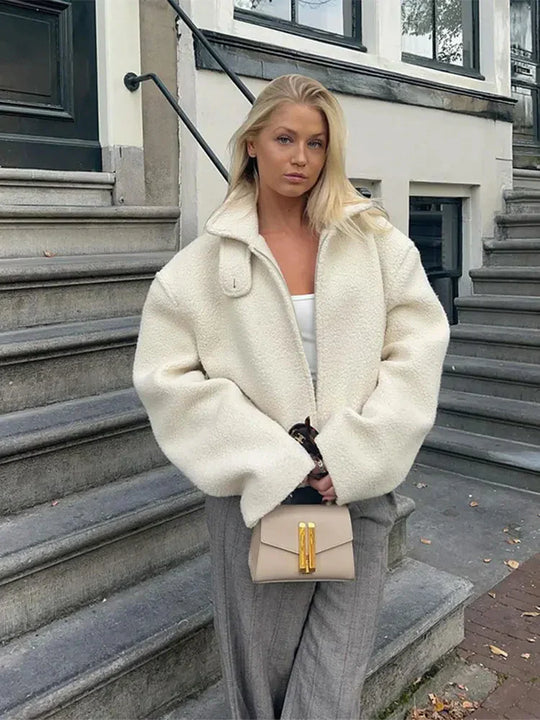 Minimalistyczna kurtka polarowa