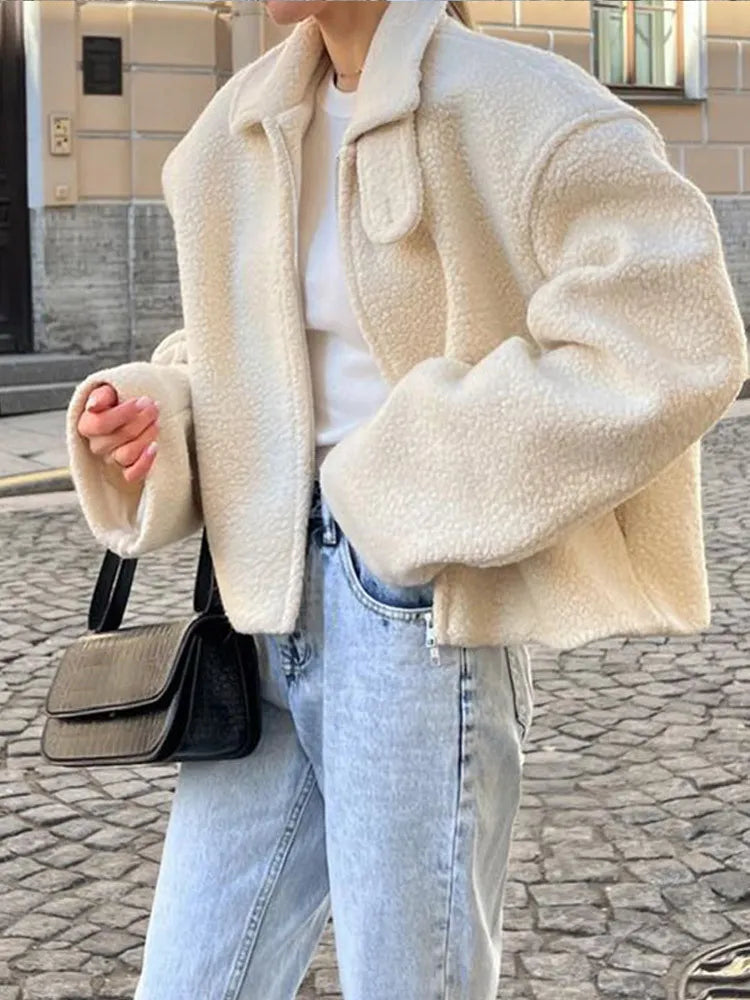 Minimalistyczna kurtka polarowa