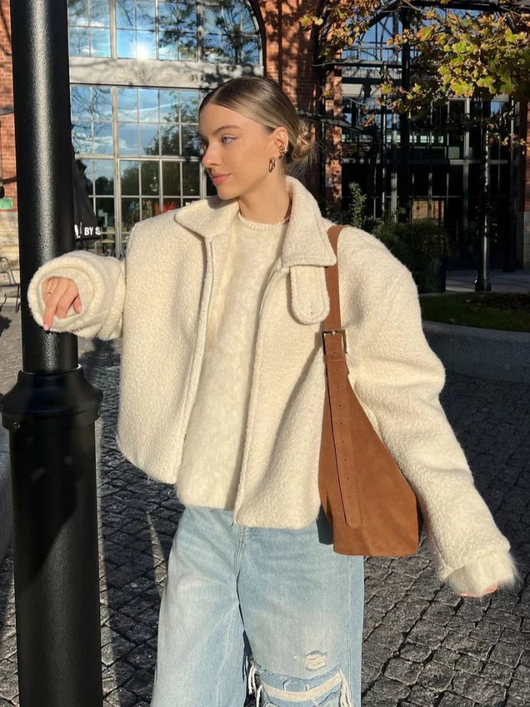 Minimalistyczna kurtka polarowa